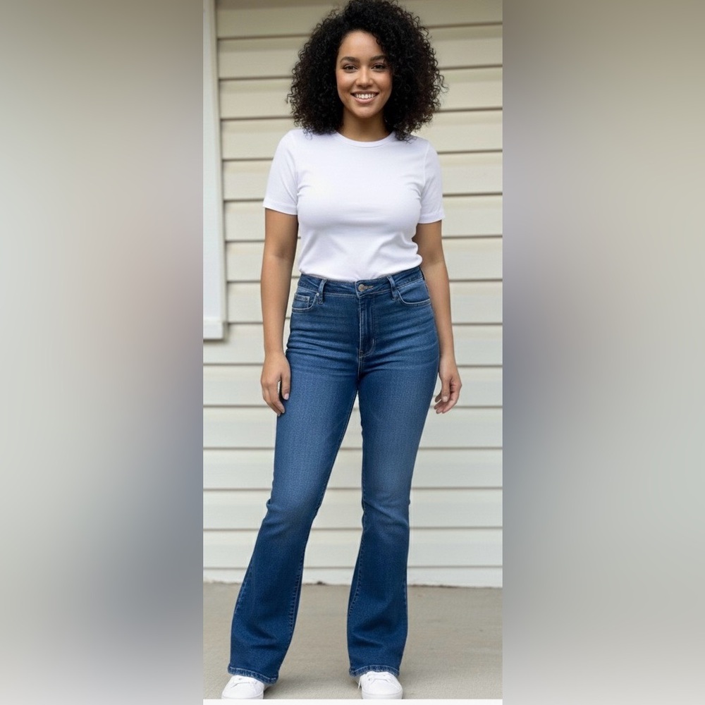 Lee Women’s Mid-rise Bootcut Medium Wash Blue Jeans, size 12P